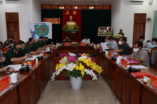 Lãnh đạo Quân khu 5 làm việc với lãnh đạo tỉnh Kon Tum